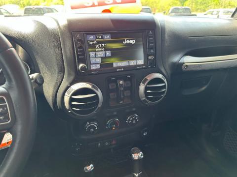 Pre-Owned Black Clearcoat 2017 Jeep Wrangler Unlimited Sport 4WD - photo 24 - Stock #X2443