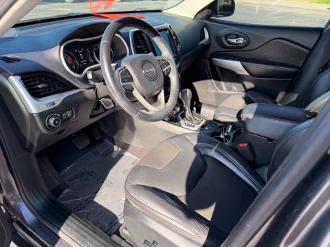 Pre-Owned Granite Crystal Metallic Clearcoat 2018 Jeep Cherokee Latitude Plus FWD - photo 11 - Stock #X2578