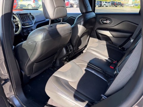 Pre-Owned Granite Crystal Metallic Clearcoat 2018 Jeep Cherokee Latitude Plus FWD - photo 16 - Stock #X2578