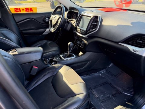 Pre-Owned Granite Crystal Metallic Clearcoat 2018 Jeep Cherokee Latitude Plus FWD - photo 17 - Stock #X2578
