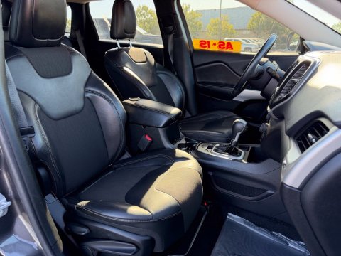 Pre-Owned Granite Crystal Metallic Clearcoat 2018 Jeep Cherokee Latitude Plus FWD - photo 18 - Stock #X2578