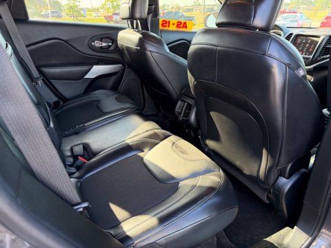 Pre-Owned Granite Crystal Metallic Clearcoat 2018 Jeep Cherokee Latitude Plus FWD - photo 19 - Stock #X2578