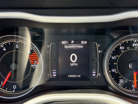 Pre-Owned Granite Crystal Metallic Clearcoat 2018 Jeep Cherokee Latitude Plus FWD - photo 24 - Stock #X2578