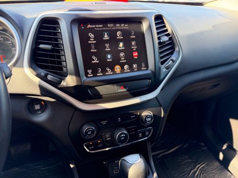 Pre-Owned Granite Crystal Metallic Clearcoat 2018 Jeep Cherokee Latitude Plus FWD - photo 25 - Stock #X2578