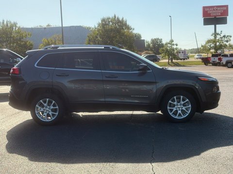 Pre-Owned Granite Crystal Metallic Clearcoat 2018 Jeep Cherokee Latitude Plus FWD - photo 4 - Stock #X2578