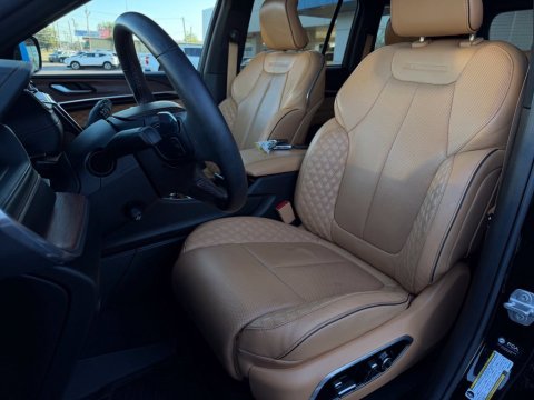 Pre-Owned Diamond Black Crystal Pearlcoat 2022 Jeep Grand Cherokee Summit RWD - photo 16 - Stock #261176A