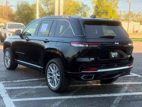 Pre-Owned Diamond Black Crystal Pearlcoat 2022 Jeep Grand Cherokee Summit RWD - photo 8 - Stock #261176A