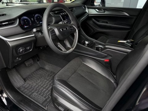Pre-Owned Diamond Black Crystal Pearlcoat 2025 Jeep Grand Cherokee Altitude X 4WD - photo 10 - Stock #261270A