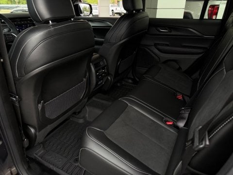 Pre-Owned Diamond Black Crystal Pearlcoat 2025 Jeep Grand Cherokee Altitude X 4WD - photo 15 - Stock #261270A