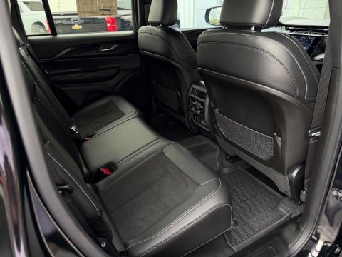 Pre-Owned Diamond Black Crystal Pearlcoat 2025 Jeep Grand Cherokee Altitude X 4WD - photo 18 - Stock #261270A