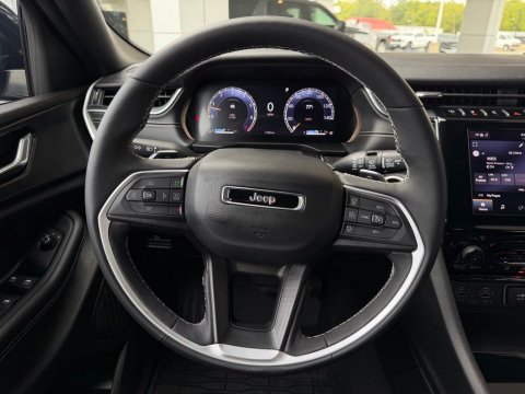 Pre-Owned Diamond Black Crystal Pearlcoat 2025 Jeep Grand Cherokee Altitude X 4WD - photo 19 - Stock #261270A