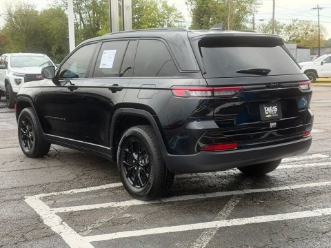 Pre-Owned Diamond Black Crystal Pearlcoat 2025 Jeep Grand Cherokee Altitude X 4WD - photo 7 - Stock #261270A