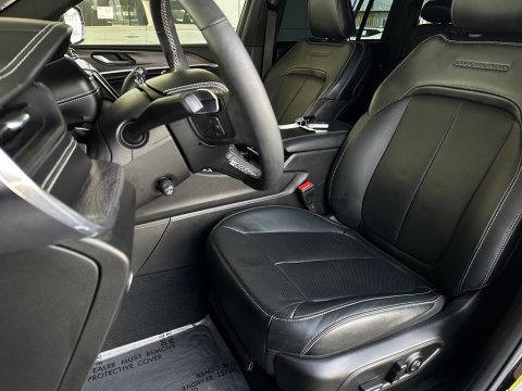 Pre-Owned Diamond Black Crystal Pearlcoat 2025 Jeep Grand Cherokee Overland 4WD - photo 12 - Stock #261021A