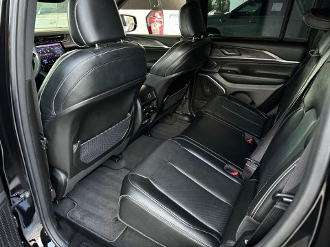 Pre-Owned Diamond Black Crystal Pearlcoat 2025 Jeep Grand Cherokee Overland 4WD - photo 14 - Stock #261021A