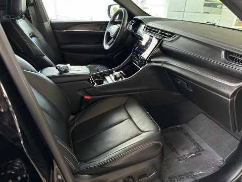 Pre-Owned Diamond Black Crystal Pearlcoat 2025 Jeep Grand Cherokee Overland 4WD - photo 15 - Stock #261021A