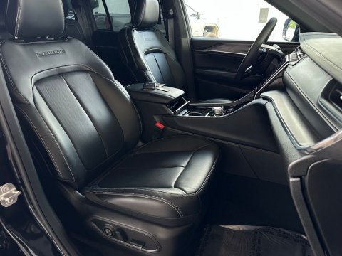 Pre-Owned Diamond Black Crystal Pearlcoat 2025 Jeep Grand Cherokee Overland 4WD - photo 16 - Stock #261021A