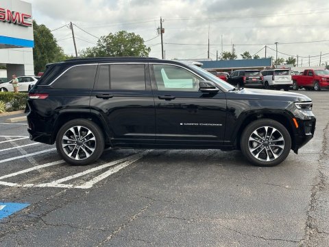 Pre-Owned Diamond Black Crystal Pearlcoat 2025 Jeep Grand Cherokee Overland 4WD - photo 4 - Stock #261021A