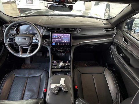 Pre-Owned Diamond Black Crystal Pearlcoat 2025 Jeep Grand Cherokee Overland 4WD - photo 21 - Stock #261021A