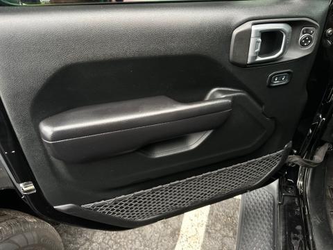 Pre-Owned Black Clearcoat 2020 Jeep Gladiator Sport 4WD - photo 11 - Stock #260780B