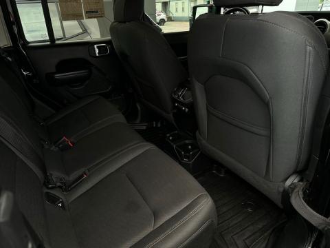 Pre-Owned Black Clearcoat 2020 Jeep Gladiator Sport 4WD - photo 18 - Stock #260780B