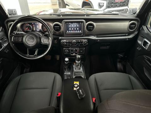 Pre-Owned Black Clearcoat 2020 Jeep Gladiator Sport 4WD - photo 20 - Stock #260780B