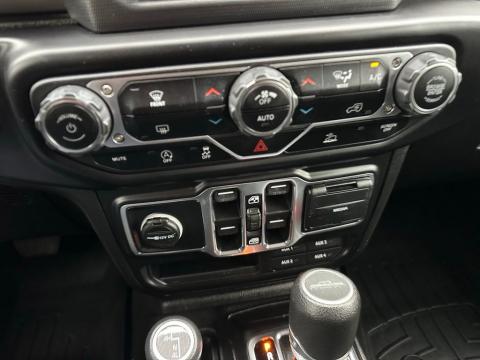 Pre-Owned Black Clearcoat 2020 Jeep Gladiator Sport 4WD - photo 25 - Stock #260780B