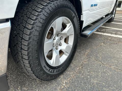 Pre-Owned Bright White Clearcoat 2020 Ram 1500 Big Horn/Lone Star RWD - photo 9 - Stock #B5596