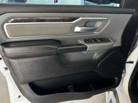 Pre-Owned Bright White Clearcoat 2022 Ram 1500 Big Horn/Lone Star 4WD - photo 11 - Stock #261167A