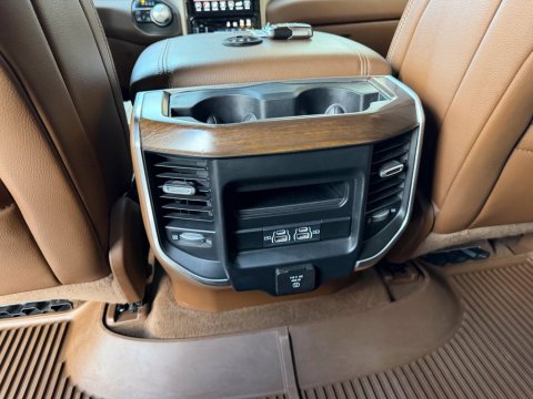 Pre-Owned Diamond Black Crystal Pearlcoat 2021 Ram 1500 Laramie 4WD - photo 22 - Stock #261250A