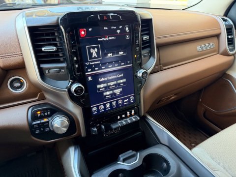 Pre-Owned Diamond Black Crystal Pearlcoat 2021 Ram 1500 Laramie 4WD - photo 24 - Stock #261250A
