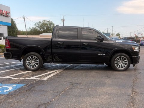 Pre-Owned Diamond Black Crystal Pearlcoat 2021 Ram 1500 Laramie 4WD - photo 4 - Stock #261250A