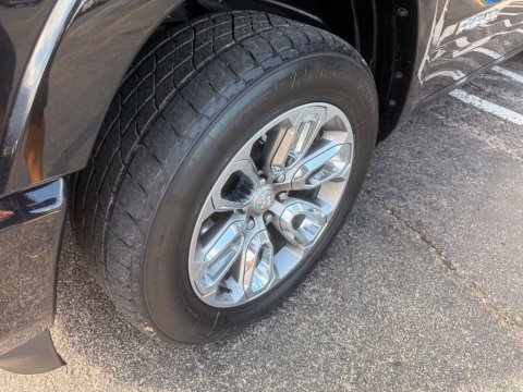 Pre-Owned Diamond Black Crystal Pearlcoat 2021 Ram 1500 Laramie 4WD - photo 9 - Stock #261250A