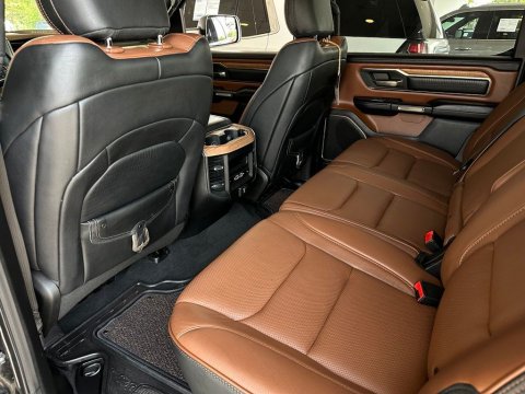 Pre-Owned Diamond Black Crystal Pearlcoat 2019 Ram 1500 Limited 4WD - photo 15 - Stock #A1080