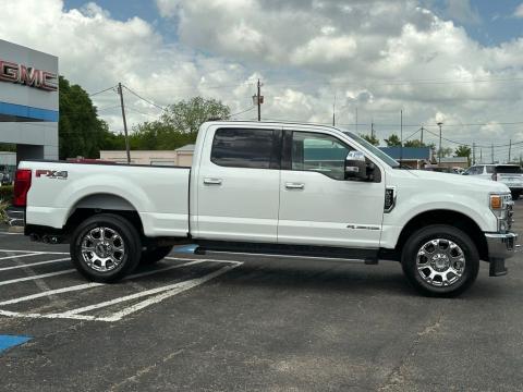 Pre-Owned White Metallic 2022 Ford F-250SD Lariat 4WD - photo 4 - Stock #A1061