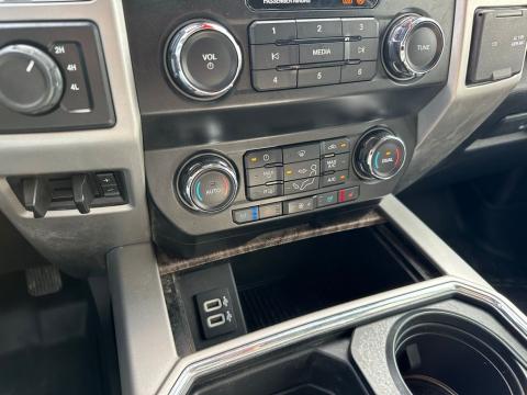 Pre-Owned White Platinum Clearcoat Metallic 2019 Ford F-250SD Lariat 4WD - photo 26 - Stock #X2403