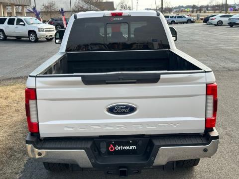 Pre-Owned White Platinum Clearcoat Metallic 2019 Ford F-250SD Lariat 4WD - photo 6 - Stock #X2403