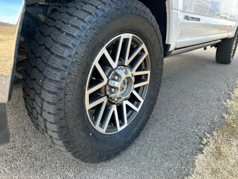 Pre-Owned White Platinum Clearcoat Metallic 2019 Ford F-250SD Lariat 4WD - photo 9 - Stock #X2403