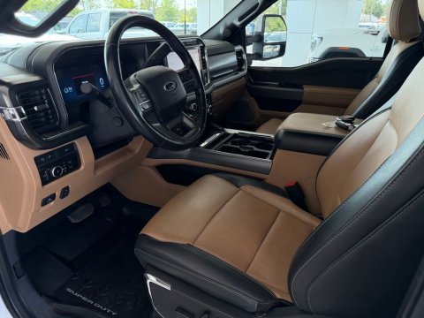 Pre-Owned Oxford White 2023 Ford F-250SD Lariat 4WD - photo 10 - Stock #260822A
