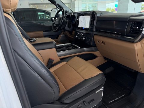 Pre-Owned Oxford White 2023 Ford F-250SD Lariat 4WD - photo 17 - Stock #260822A