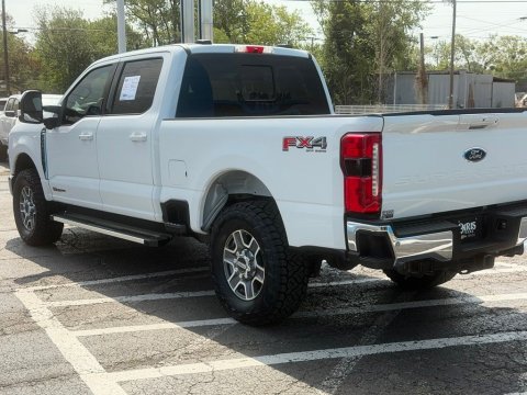 Pre-Owned Oxford White 2023 Ford F-250SD Lariat 4WD - photo 8 - Stock #260822A