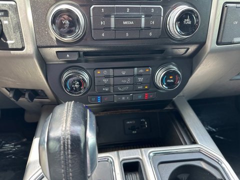 Pre-Owned Tuxedo Black Metallic 2015 Ford F-150 Platinum RWD - photo 26 - Stock #X2505