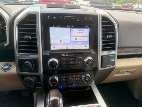 Pre-Owned White Platinum Clearcoat Metallic 2019 Ford F-150 Lariat 4WD - photo 25 - Stock #X2520