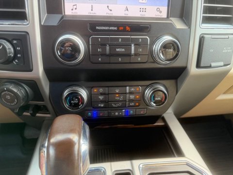 Pre-Owned White Platinum Clearcoat Metallic 2019 Ford F-150 Lariat 4WD - photo 26 - Stock #X2520