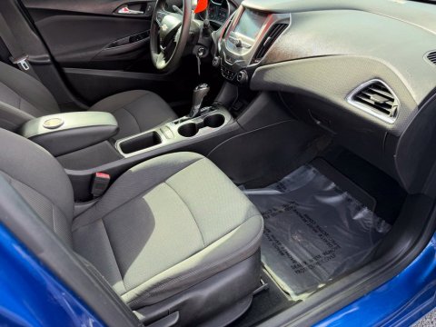 Pre-Owned Kinetic Blue Metallic 2018 Chevrolet Cruze LT FWD - photo 16 - Stock #X2607