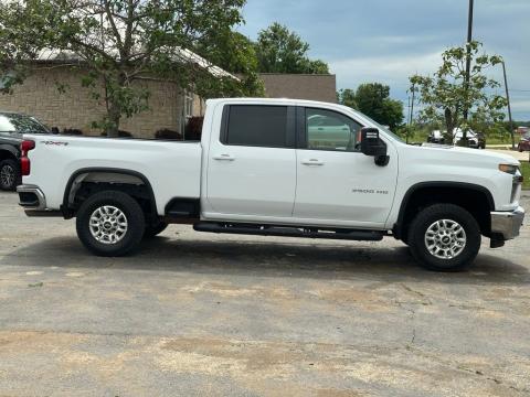 Pre-Owned Summit White 2020 Chevrolet Silverado 2500HD LT 4WD - photo 4 - Stock #X2462