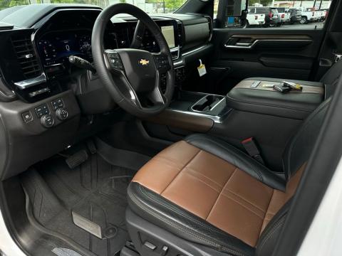 Pre-Owned Iridescent Pearl Tricoat 2024 Chevrolet Silverado 2500HD High Country 4WD - photo 10 - Stock #260992A