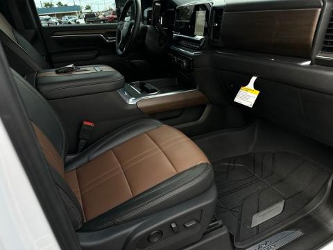 Certified Pre-Owned Iridescent Pearl Tricoat 2024 Chevrolet Silverado 2500HD High Country 4WD - photo 16 - Stock #260992A
