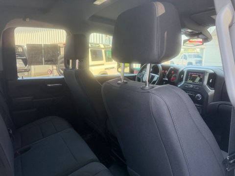 Pre-Owned Summit White 2025 Chevrolet Silverado 2500HD Work Truck 4WD - photo 12 - Stock #261050A