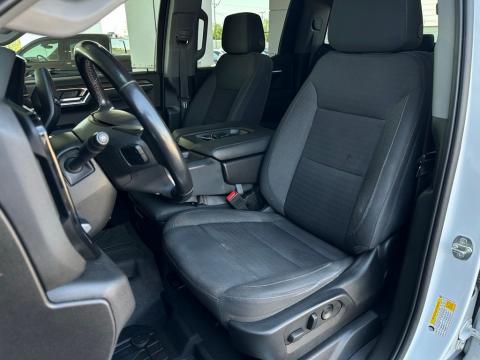 Pre-Owned Summit White 2022 Chevrolet Silverado 1500 LT RWD - photo 13 - Stock #260863A