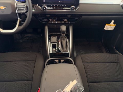 New Summit White 2026 Chevrolet Colorado LT RWD - photo 20 - Stock #261384